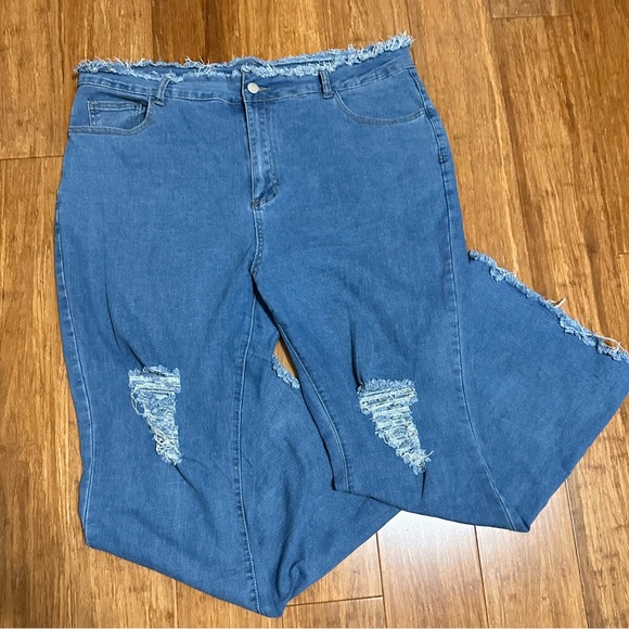 SHEIN Light Wash Distressed Bootcut Jeans - Picture 4 of 4